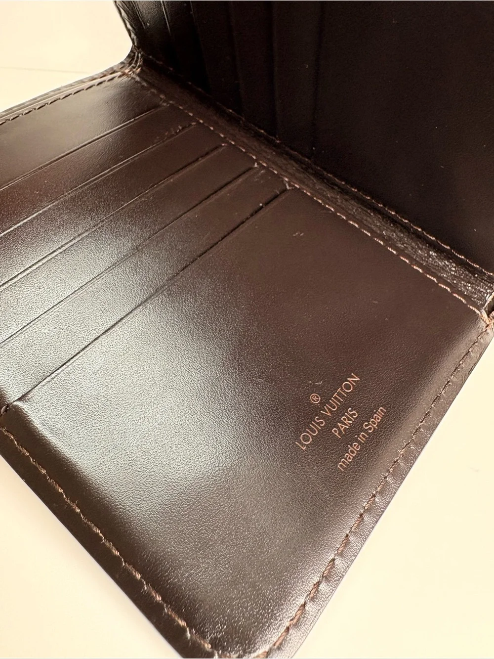 Pre❤️Louis Vuitton Utah Leather Bifold Passport/Wallet - Brown